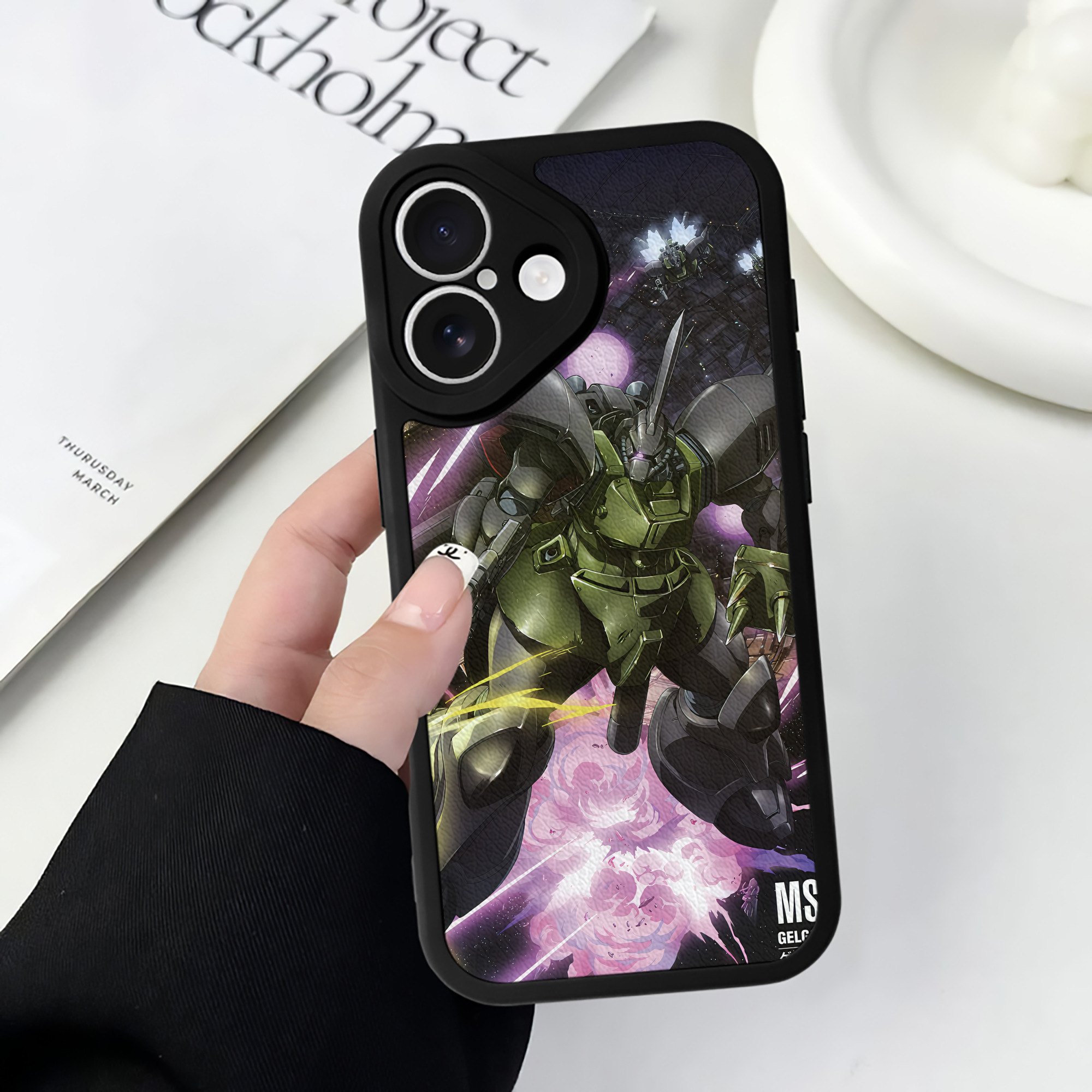 （画像用） 機動戦士ガンダム Mobile Suit Gundam 【iPhone 16シリーズ対応】シリコンスマホケース（レザー調） 材質：シリコン